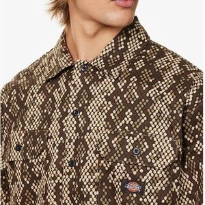 Dickies Camden snake print Brown Button-Up woven Shirt size L